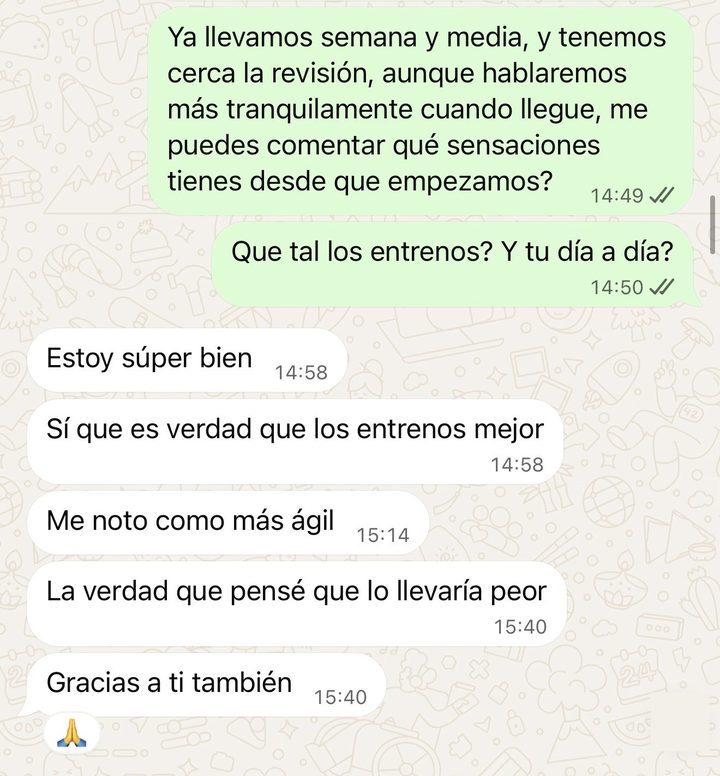 Conversación: la clienta dice que está súper bien, que los entrenos van mejor, que se nota más ágil y que pensó que lo llevaría peor.